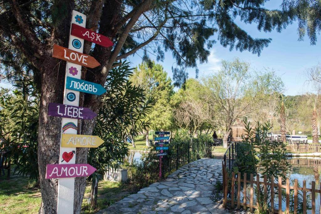 Otantik Tas Ev Bed & Breakfast Dalaman Exterior photo