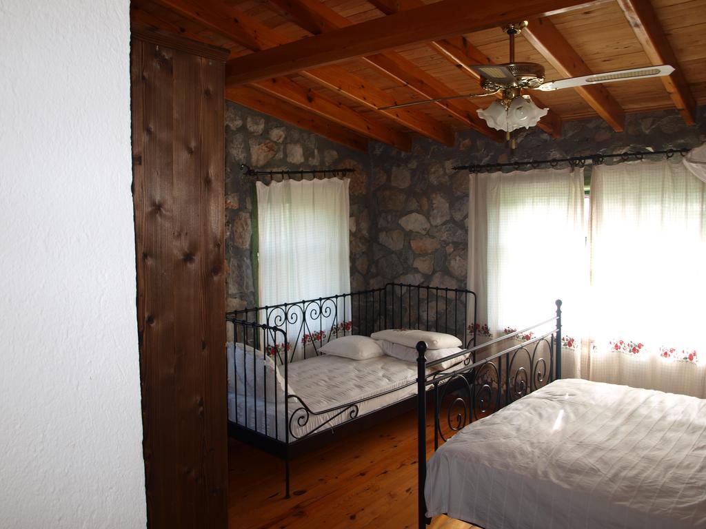 Otantik Tas Ev Bed & Breakfast Dalaman Room photo