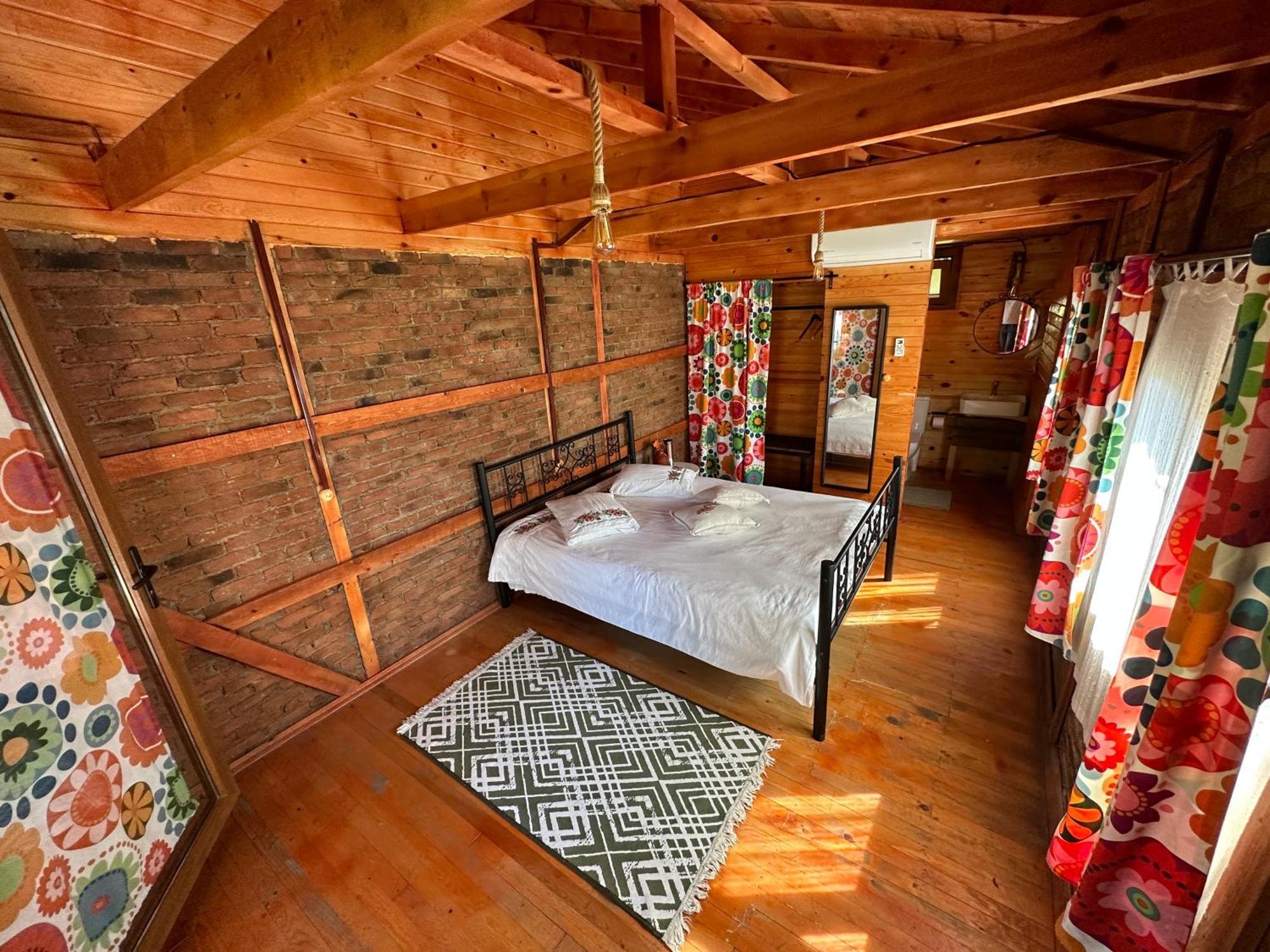 Otantik Tas Ev Bed & Breakfast Dalaman Exterior photo