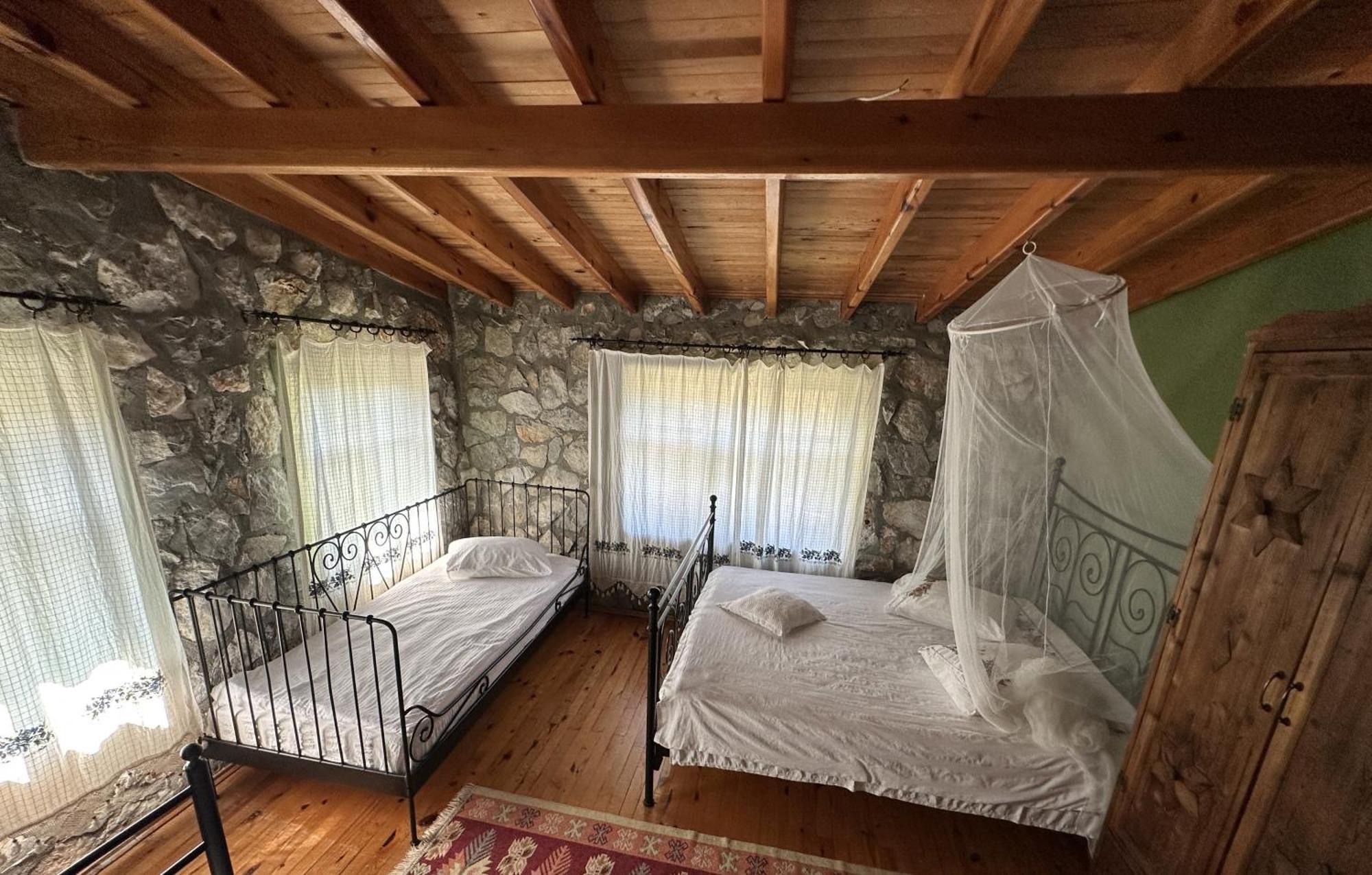 Otantik Tas Ev Bed & Breakfast Dalaman Exterior photo