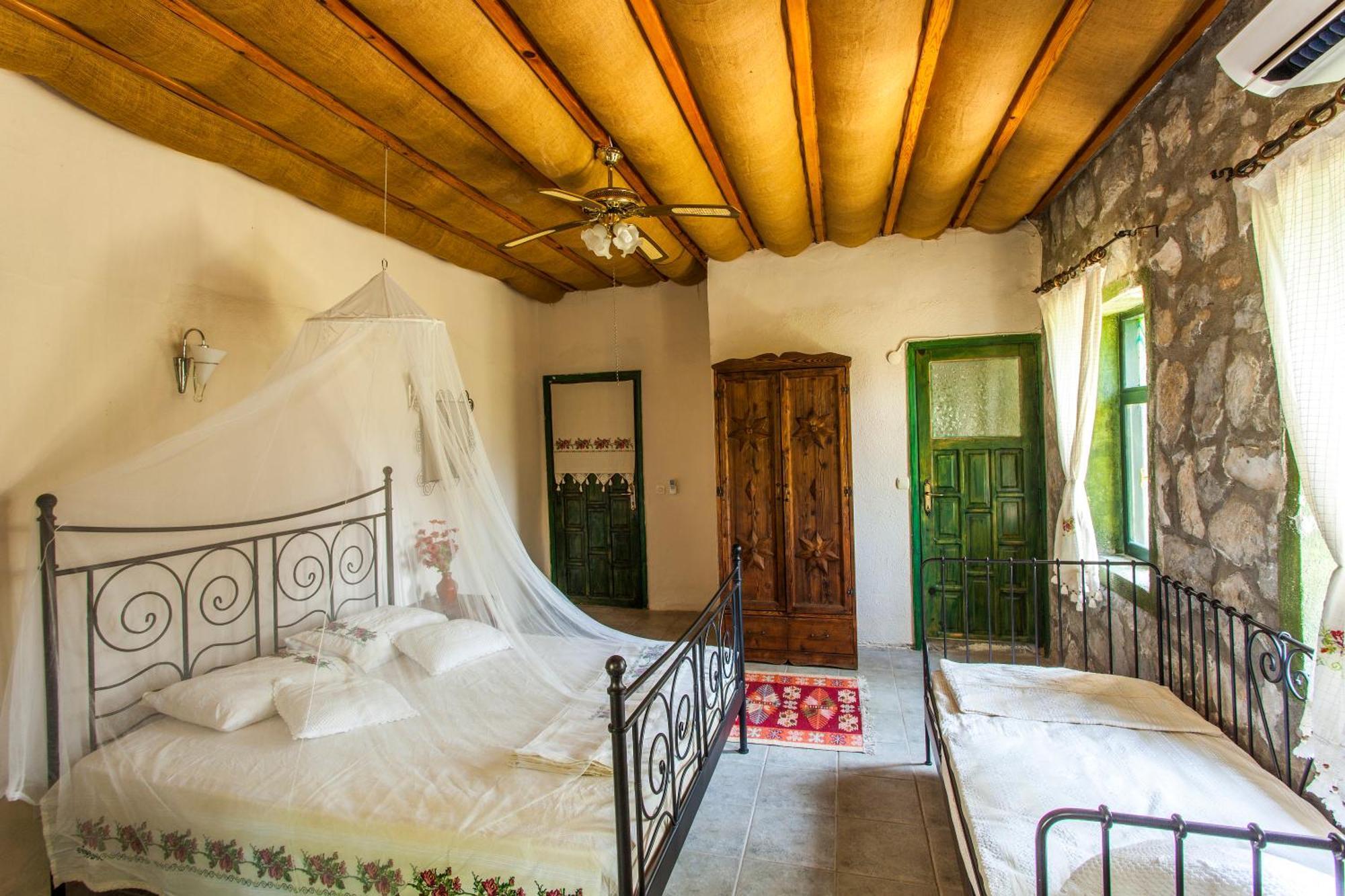Otantik Tas Ev Bed & Breakfast Dalaman Exterior photo