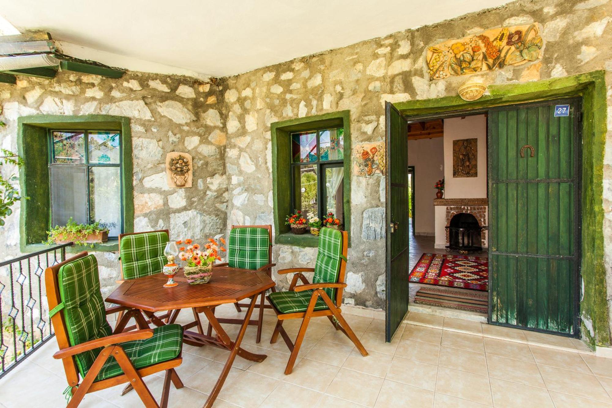 Otantik Tas Ev Bed & Breakfast Dalaman Exterior photo