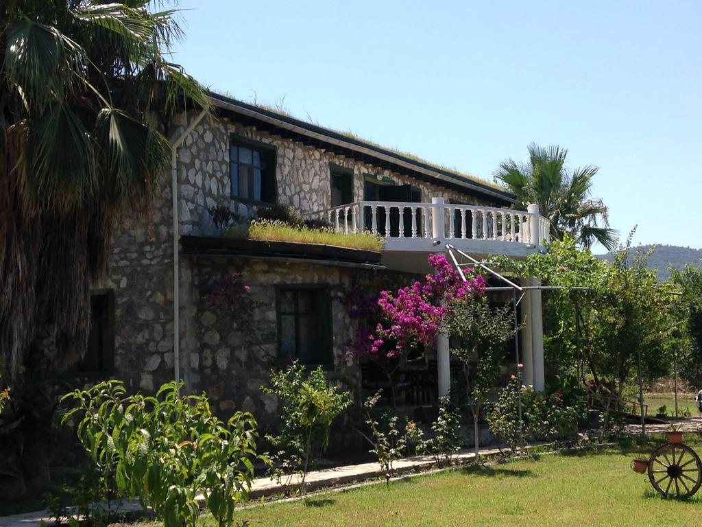 Otantik Tas Ev Bed & Breakfast Dalaman Exterior photo