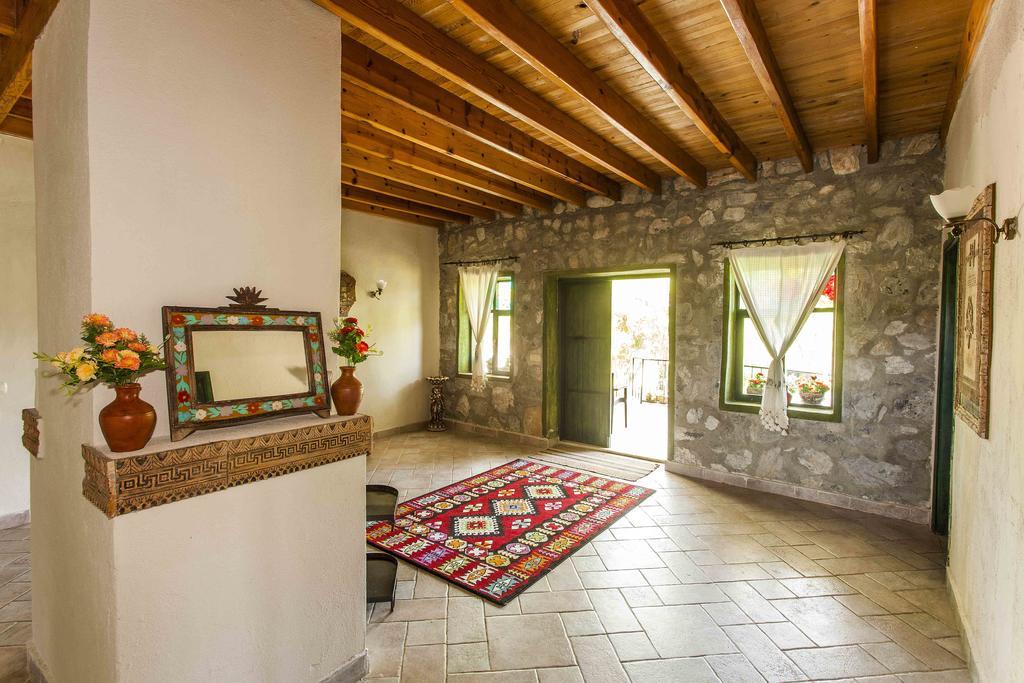 Otantik Tas Ev Bed & Breakfast Dalaman Exterior photo
