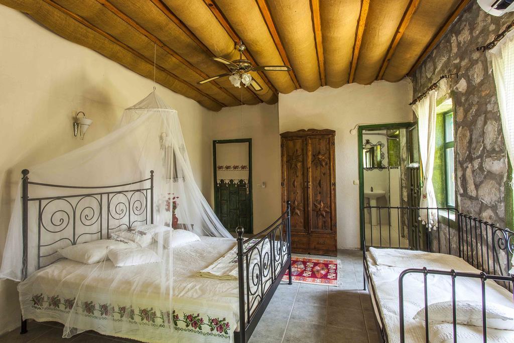 Otantik Tas Ev Bed & Breakfast Dalaman Exterior photo