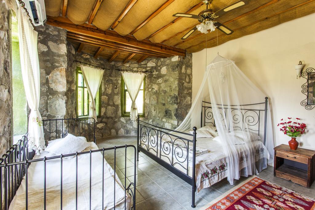 Otantik Tas Ev Bed & Breakfast Dalaman Exterior photo