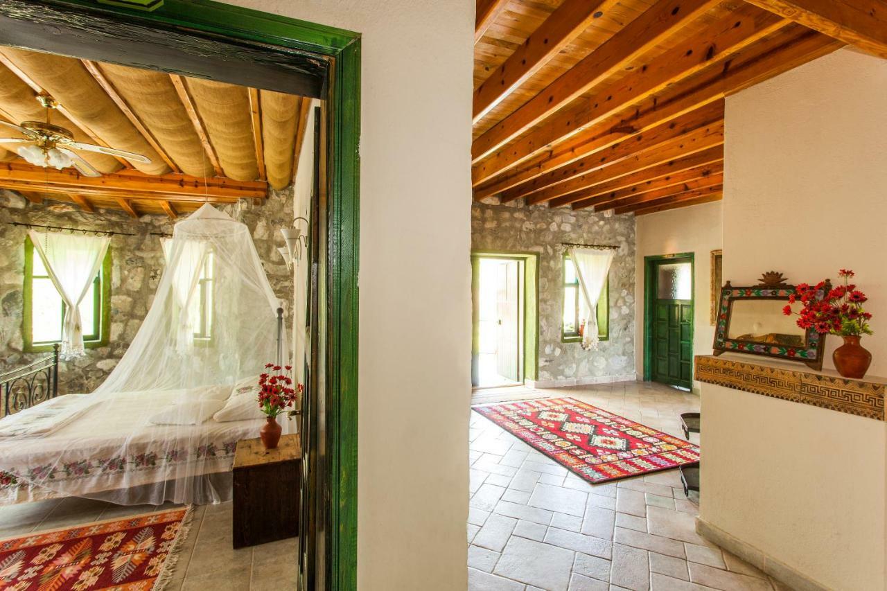 Otantik Tas Ev Bed & Breakfast Dalaman Exterior photo