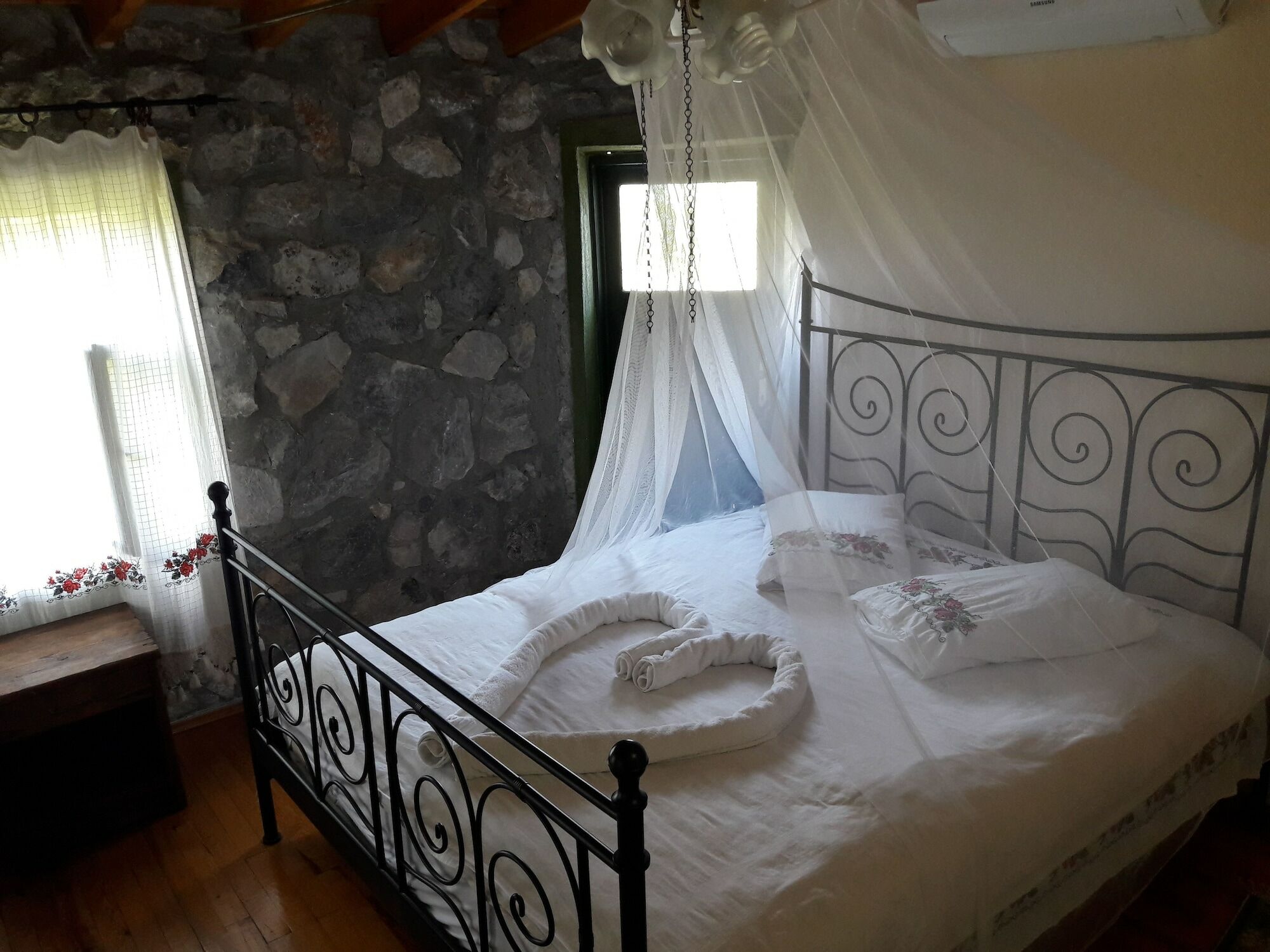Otantik Tas Ev Bed & Breakfast Dalaman Exterior photo